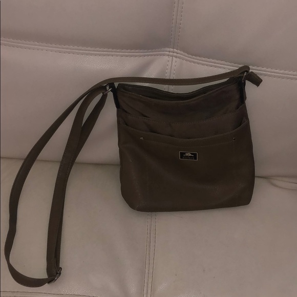 Roots shoulder purse Price negotiable - Picture 1 of 1